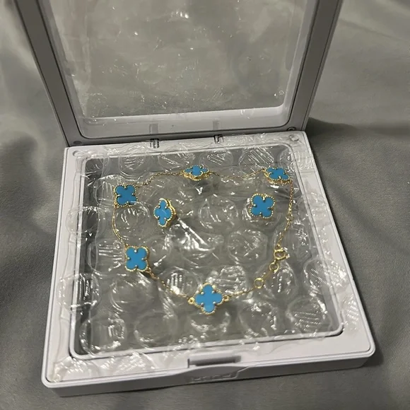 NEW Gold and Blue Clover Bracelet and Earrings set - Picture 3 of 6